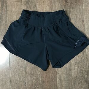 Lululemon Hottie Hot Shorts size 2 4 inch